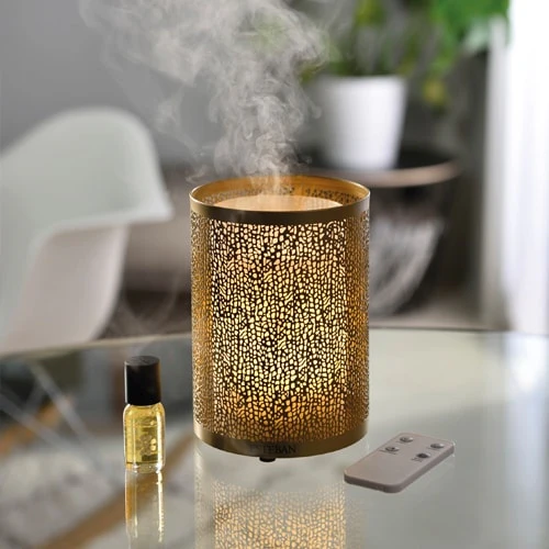 Draadloze aroma diffuser in een huiskamer